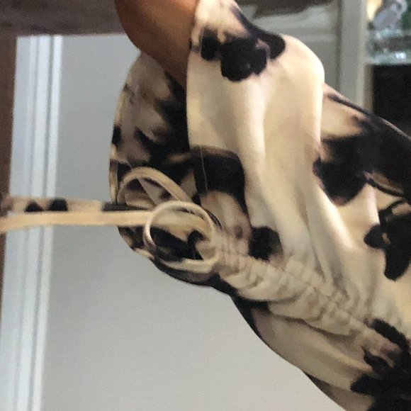 NEW WITH TAGS!!  GORGEOUS BAR 111 WRAP TOP IN WHITE, PURPLE AND LAVENDER… - Picture 9 of 11
